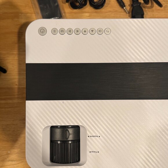 JIFAR 4K Projector ORIGINAL BOX, CARRYING CASE, and ALL Cables - Picture 7 of 13